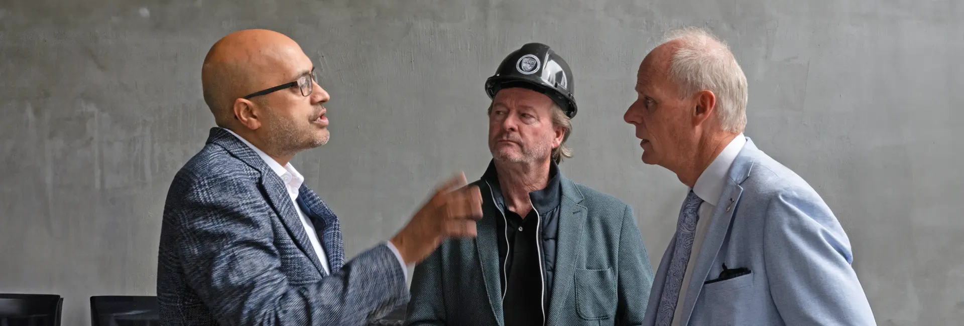 Hans Jain in conversation with Mayor Dan Carter.